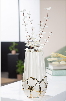 vase-blanc-et-dore-maiosn-et-cadeaux.png